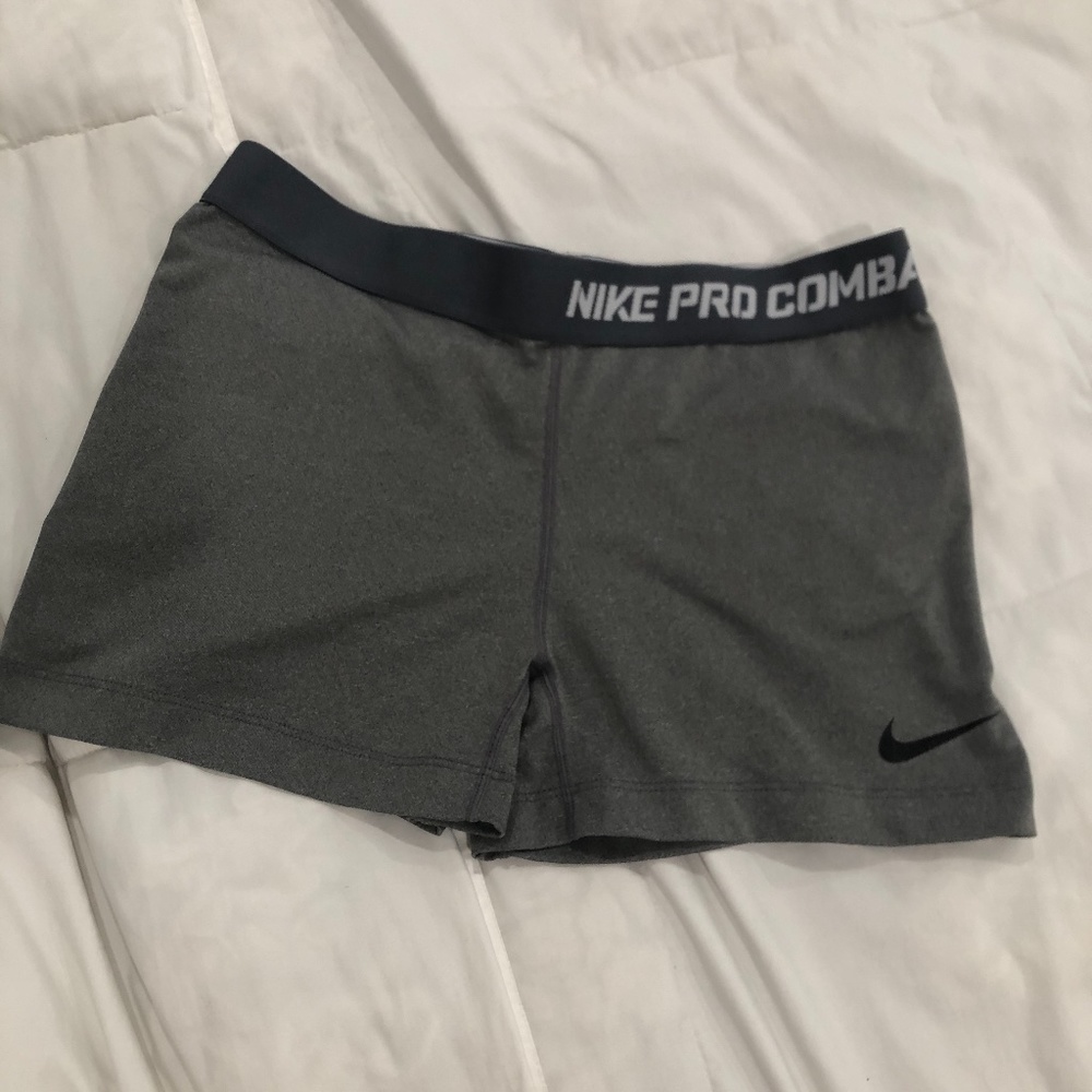 Women’s Nike pro combat athletic shorts